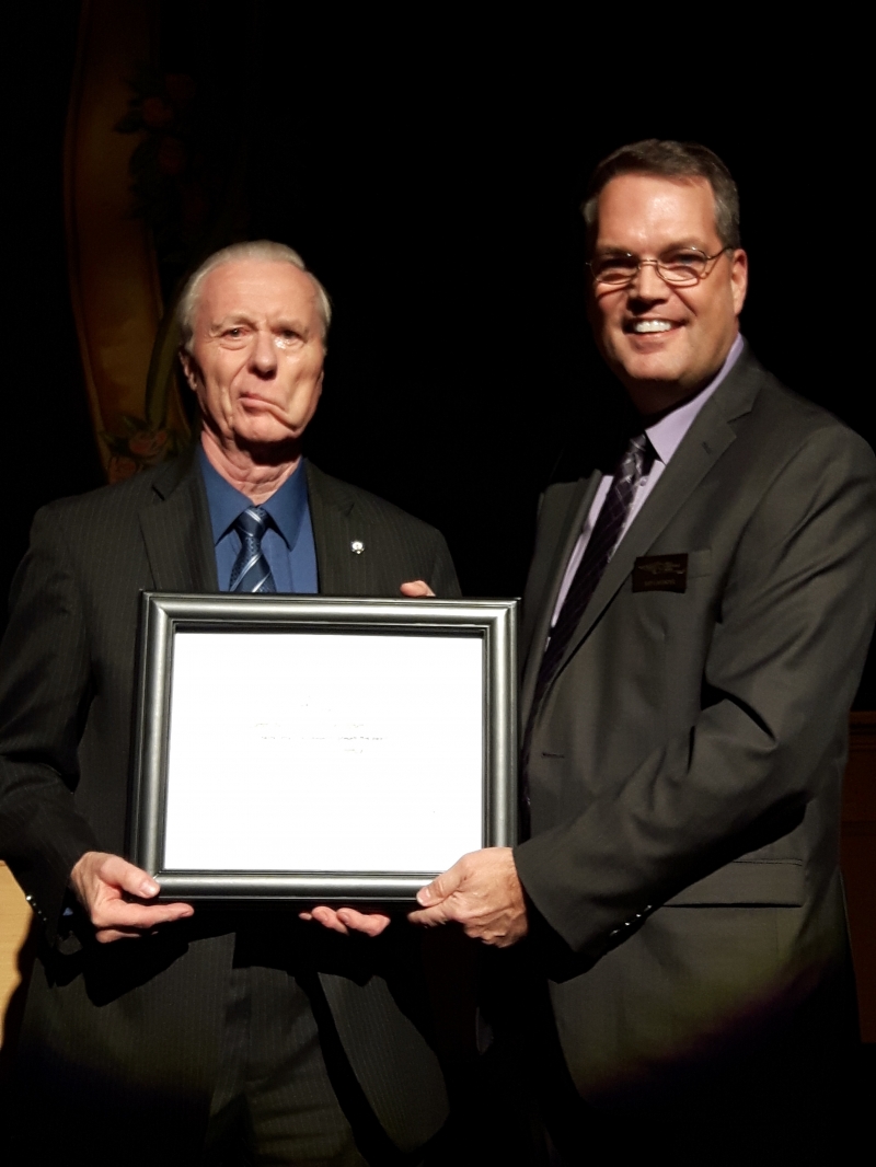 wayne lawrence being awarded