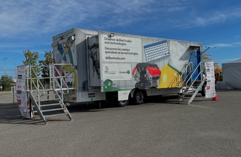 Le camion des métiers spécialisés et des technologies